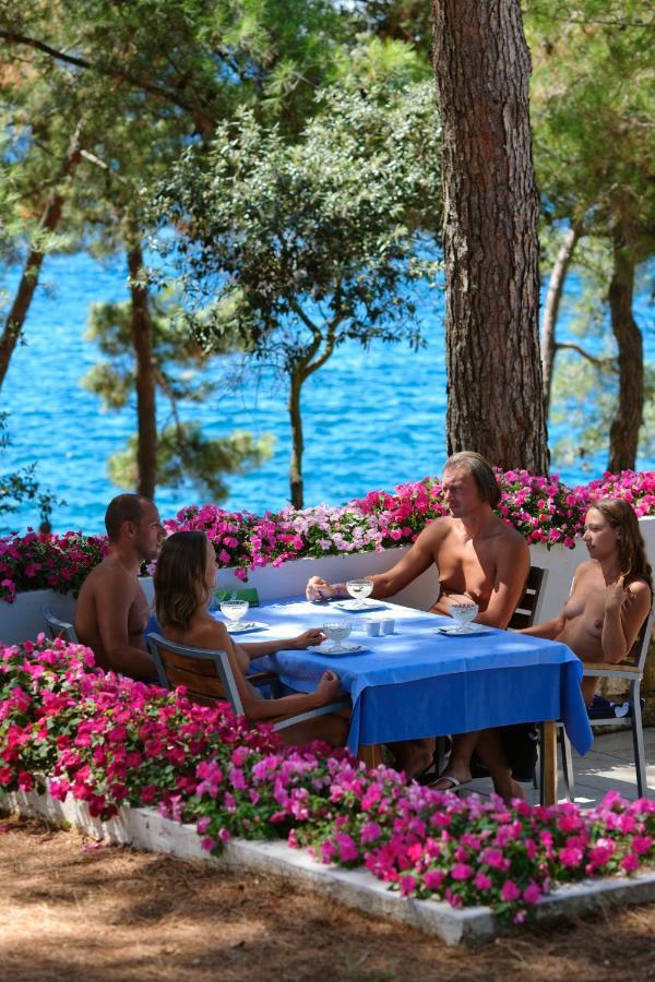 Maistra Camping Koversada Uncovered Naturist Mobile Homes Vrsar Exterior photo